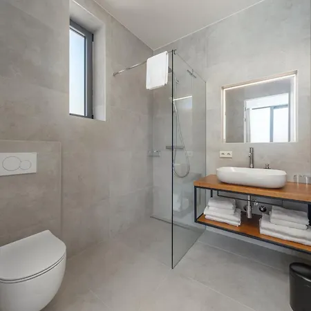 Villa Alluring 5 Bedrooms Evening Star Private Infinity Pool With Stunning Views Rogoznica