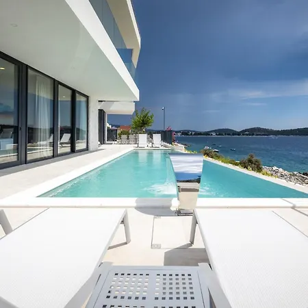 Alluring 5 Bedrooms Evening Star Private Infinity Pool With Stunning Views Villa *