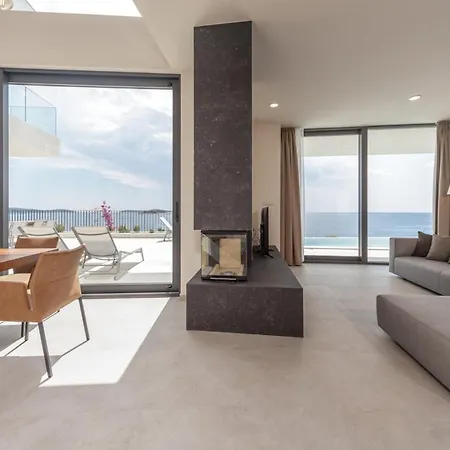 Alluring 5 Bedrooms Evening Star Villa Rogoznica (Sibenik-Knin)