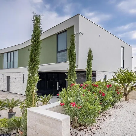 Alluring 5 Bedrooms Evening Star Villa Rogoznica (Sibenik-Knin)