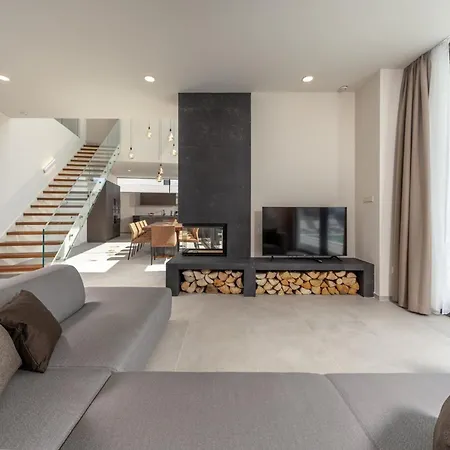 Alluring 5 Bedrooms Evening Star * Rogoznica (Sibenik-Knin)