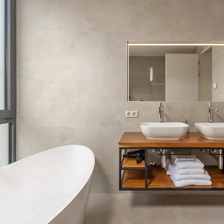 Vila Alluring 5 Bedrooms Evening Star