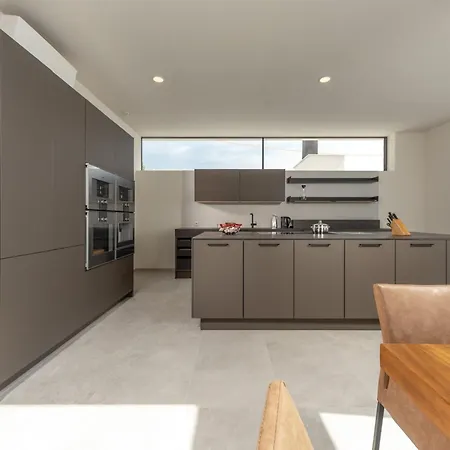 Alluring 5 Bedrooms Evening Star Vila *