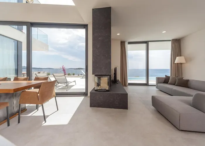 Alluring 5 Bedrooms Evening Star Villa Rogoznica (Sibenik-Knin)