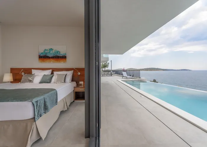 Villa Alluring 5 Bedrooms Evening Star