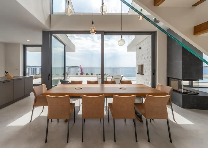 Alluring 5 Bedrooms Evening Star Villa *