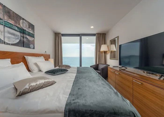 Alluring 5 Bedrooms Evening Star