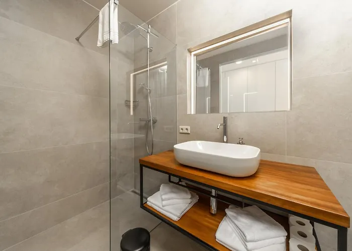 Alluring 5 Bedrooms Evening Star