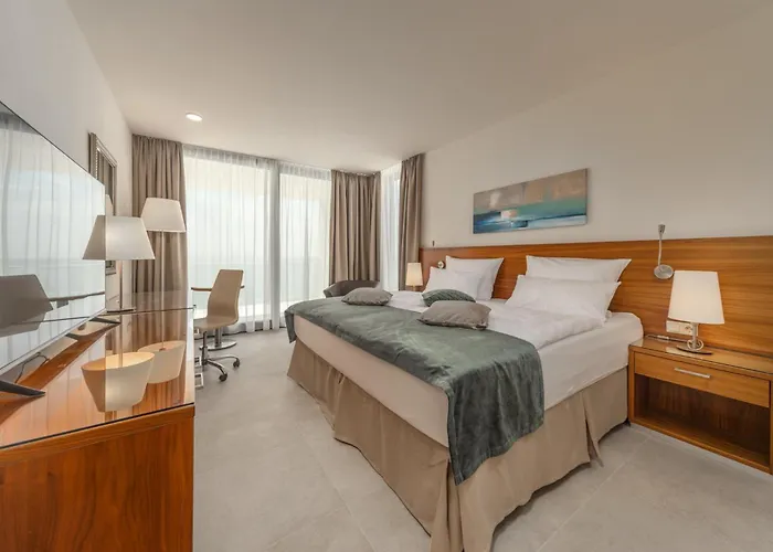 Villa Alluring 5 Bedrooms Evening Star