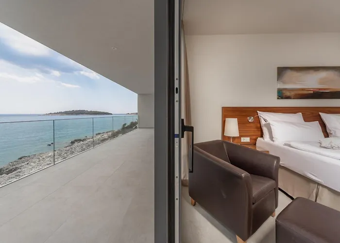 Alluring 5 Bedrooms Evening Star Villa *