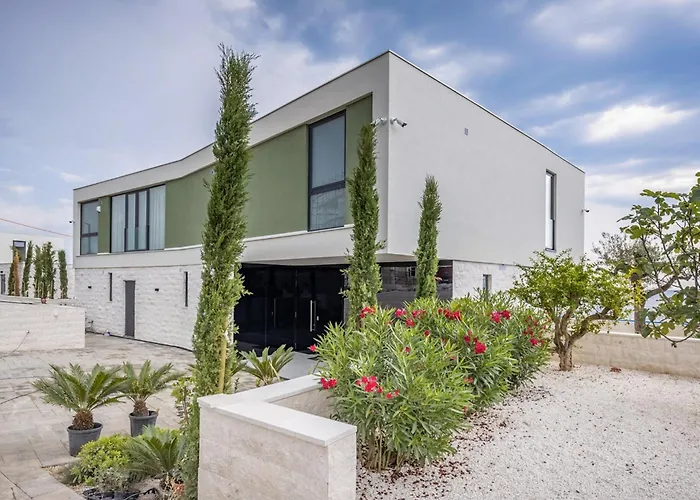 Alluring 5 Bedrooms Evening Star Villa Rogoznica (Sibenik-Knin)