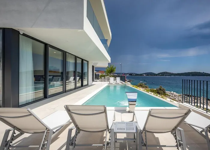 Alluring 5 Bedrooms Evening Star Villa *