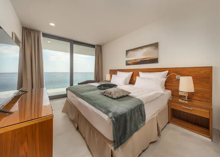 Villa Alluring 5 Bedrooms Evening Star