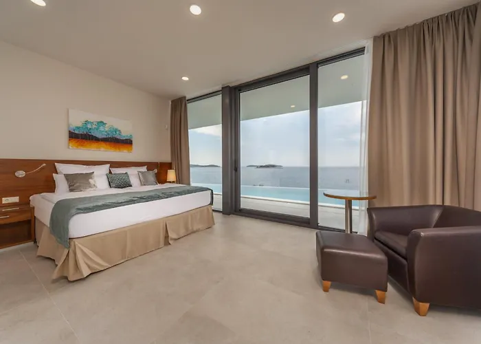 Alluring 5 Bedrooms Evening Star Villa *