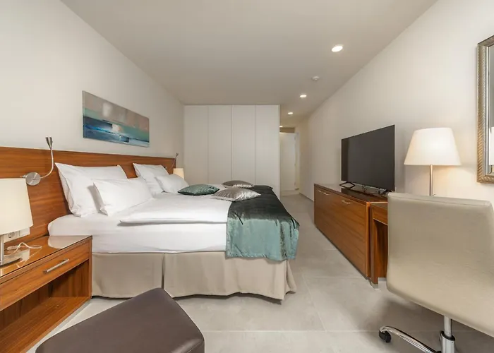 Alluring 5 Bedrooms Evening Star * Rogoznica (Sibenik-Knin)