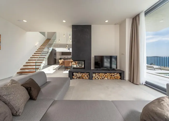 Alluring 5 Bedrooms Evening Star * Rogoznica (Sibenik-Knin)