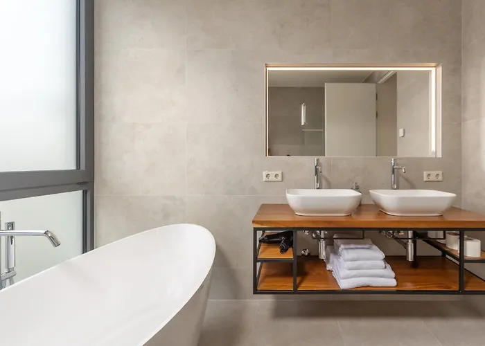 Villa Alluring 5 Bedrooms Evening Star