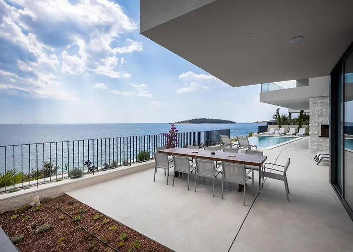 Villa Alluring 5 Bedrooms Evening Star Rogoznica (Sibenik-Knin)