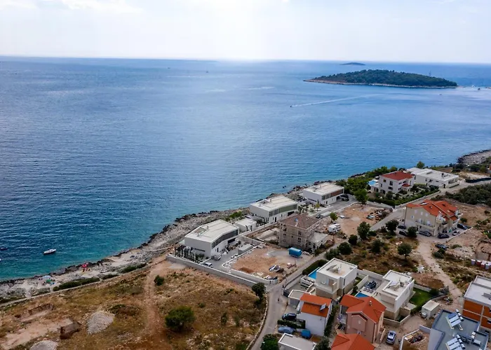 Alluring 5 Bedrooms Evening Star