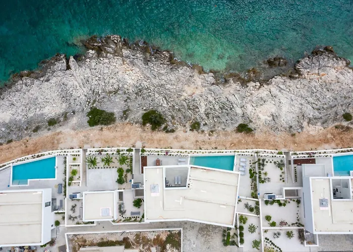 Alluring 5 Bedrooms Evening Star Villa